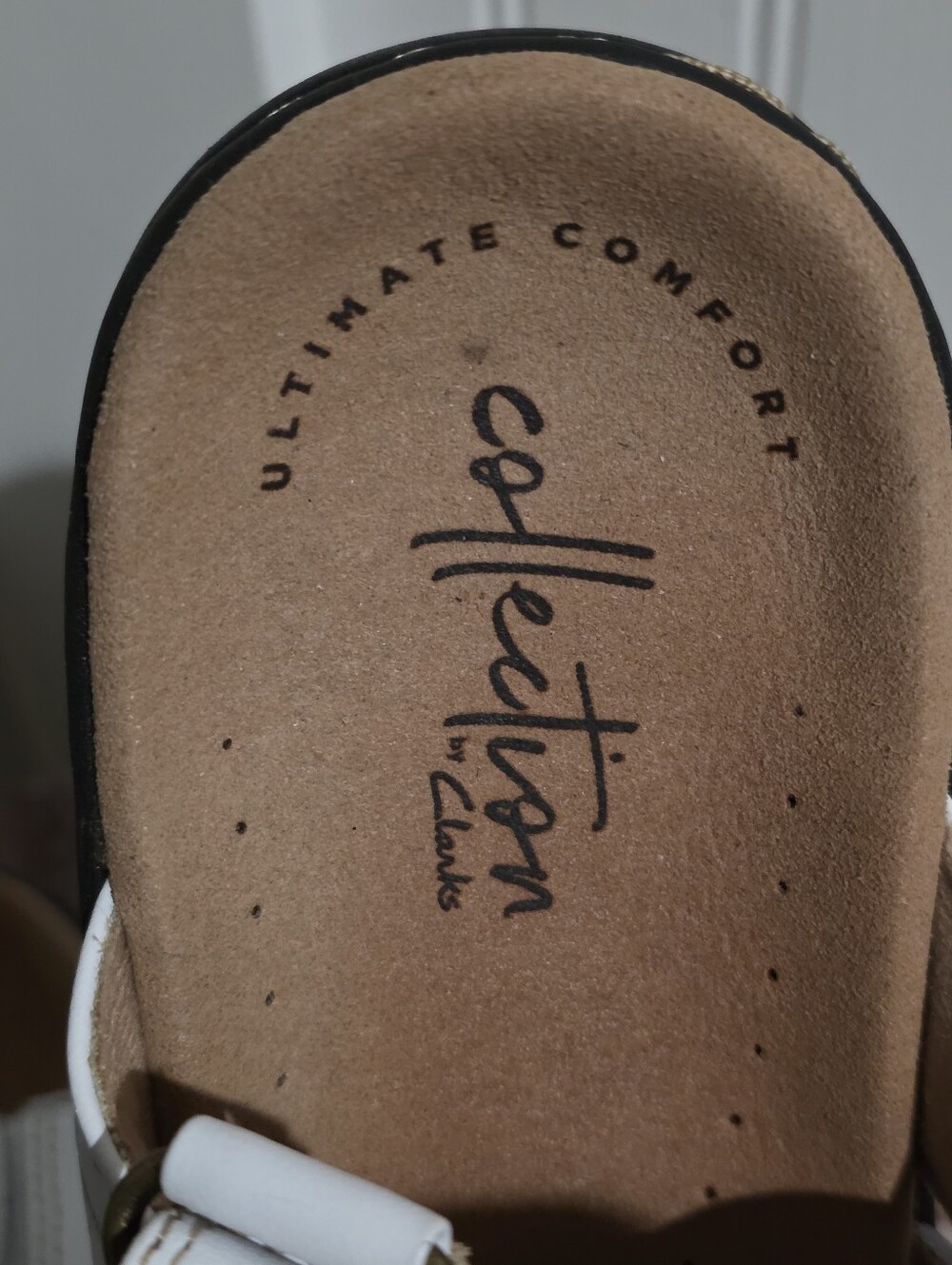 Clarks Women's White Sandals - Picture 7 of 7